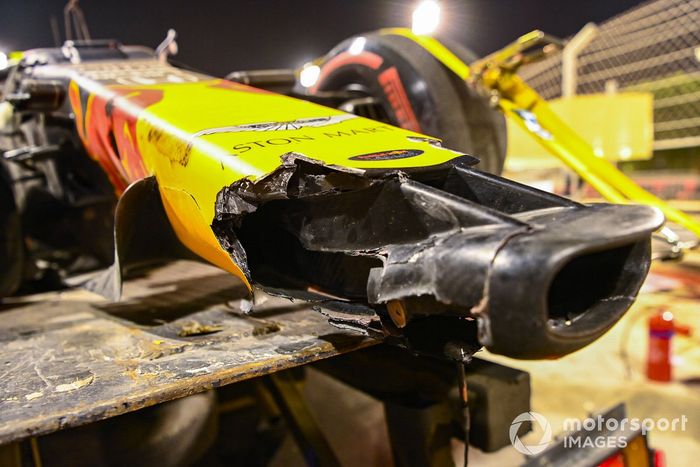 El monoplaza dañado de Alexander Albon, Red Bull Racing RB16