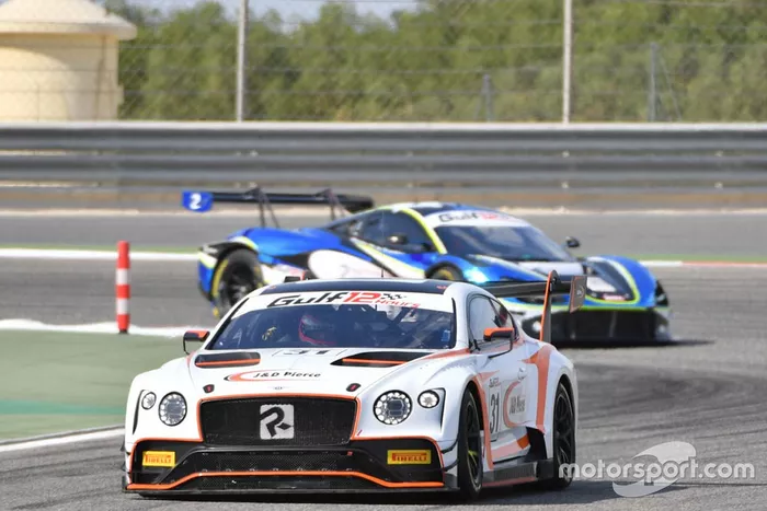 #31 Team Parker Racing, Bentley Continental GT3: Derek Pierce, Euan McKay, Andrew Meyrick