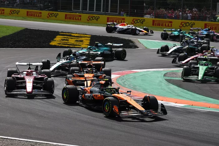 Charles Leclerc, Ferrari, Lando Norris, McLaren, Oscar Piastri, McLaren