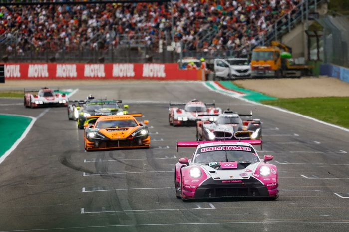 #85 Iron Dames Porsche 911 GT3 R LMGT3: Celia Martin, Rahel Frey, Michelle Gatting