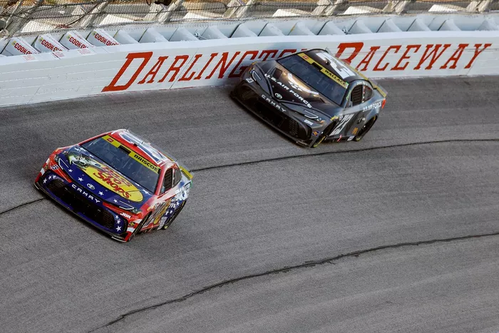 Chase Briscoe, Joe Gibbs Racing Toyota, Bubba Wallace, 23XI Racing Toyota