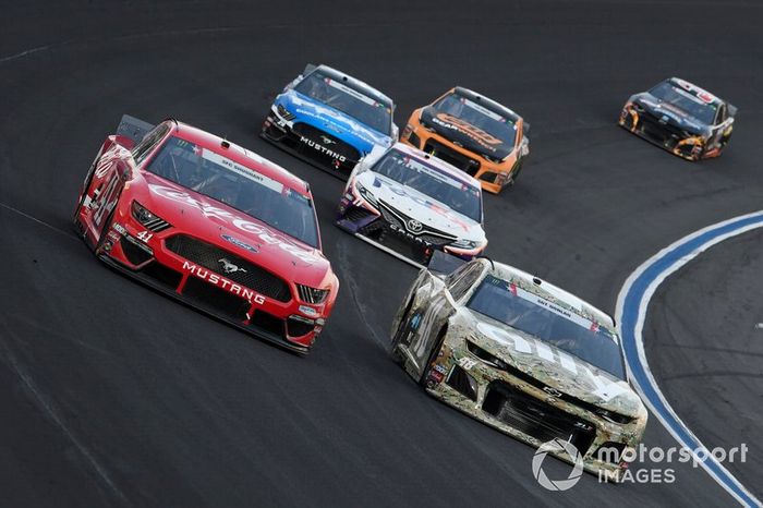  Jimmie Johnson, Hendrick Motorsports, Chevrolet Camaro Ally Patriotic,  Daniel Suarez, Stewart-Haas Racing, Ford Mustang Coca-Cola