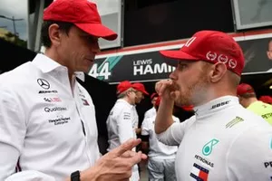 Toto Wolff, Executive Director (Business), Mercedes AMG, met Valtteri Bottas, Mercedes AMG F1, 3e plaats