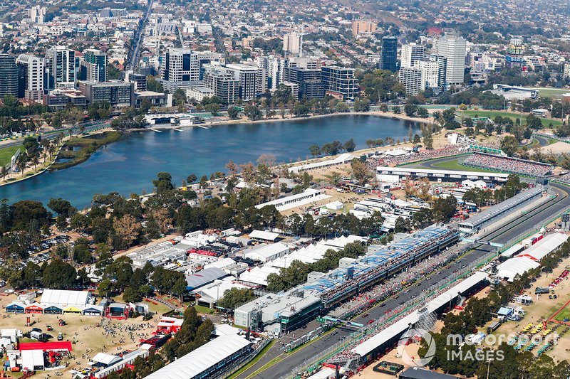Valtteri Bottas, Mercedes AMG W10, Lewis Hamilton, Mercedes AMG F1 W10 al inicio