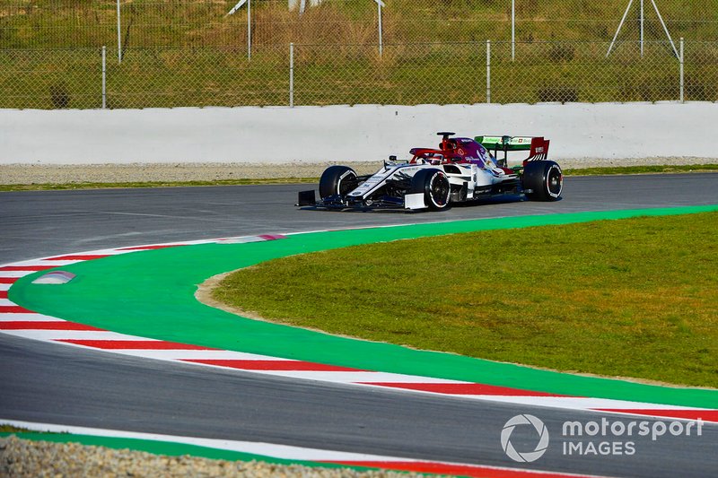 Kimi Raikkonen, Alfa Romeo Racing C38, en tête-à-queue