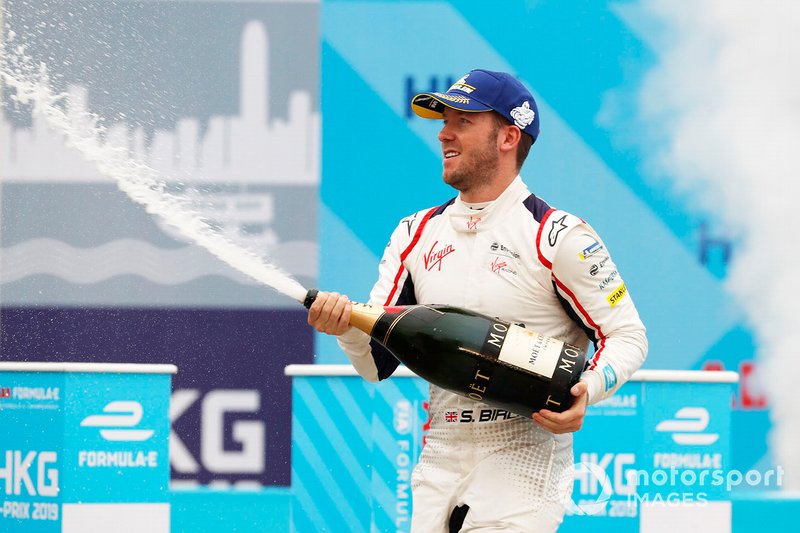 Race winner Sam Bird, Envision Virgin Racing celebrates with a champagne shower on the podium