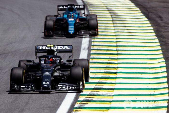 Pierre Gasly, AlphaTauri AT02, Fernando Alonso, Alpine A521