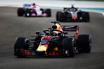 Daniel Ricciardo, Red Bull Racing RB14 precede Romain Grosjean, Haas F1 Team VF-18 ed Esteban Ocon, Racing Point Force India VJM11