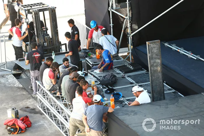 Trabajadores con Jonathan Rea, Kawasaki