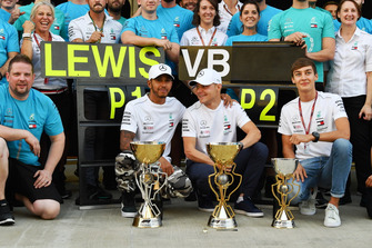 Race winner Lewis Hamilton, Mercedes AMG F1 celebrate with Valtteri Bottas, Mercedes AMG F1 and George Russell, Mercedes AMG F1 and the team