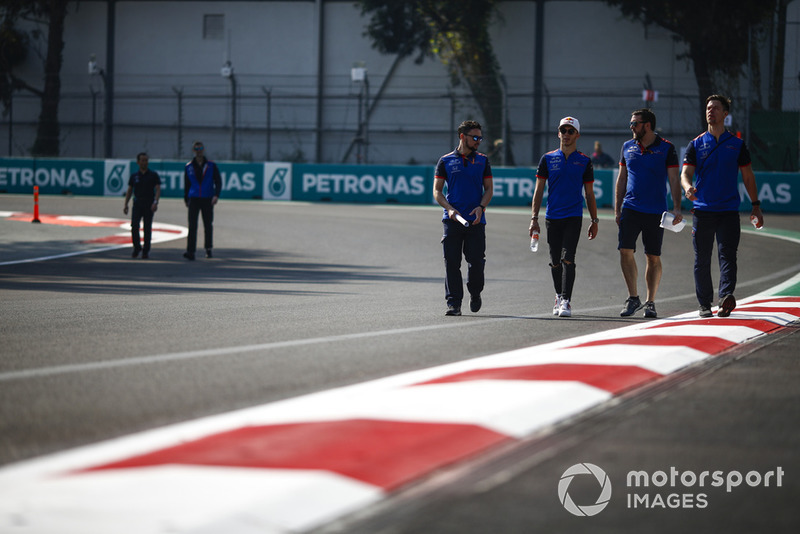 Pierre Gasly, Toro Rosso, fait une reconnaissance de la piste