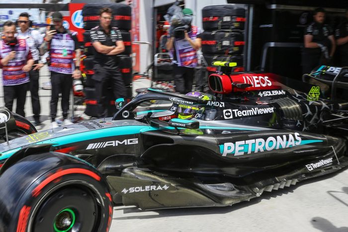 Lewis Hamilton, Mercedes F1 W15, en boxes 