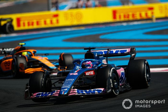 Fernando Alonso, Alpine A522, Lando Norris, McLaren MCL36