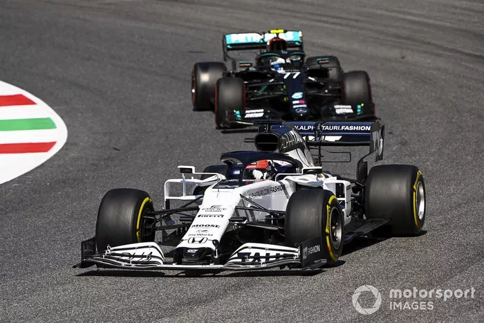 Daniil Kvyat, AlphaTauri AT01, Valtteri Bottas, Mercedes F1 W11
