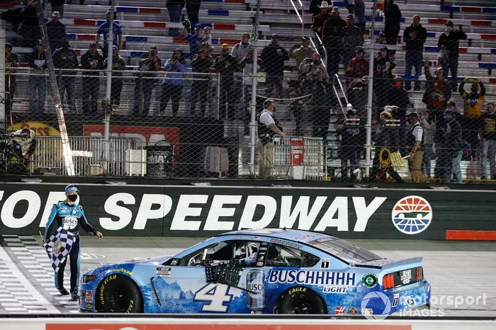 Ganador Kevin Harvick, Stewart-Haas Racing, Ford Mustang