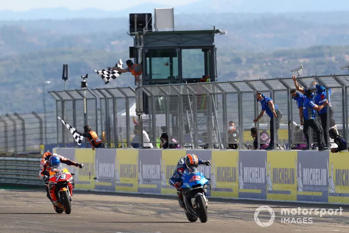 Ganador Alex Rins, Team Suzuki MotoGP, segundo lugar Alex Márquez, Repsol Honda Team