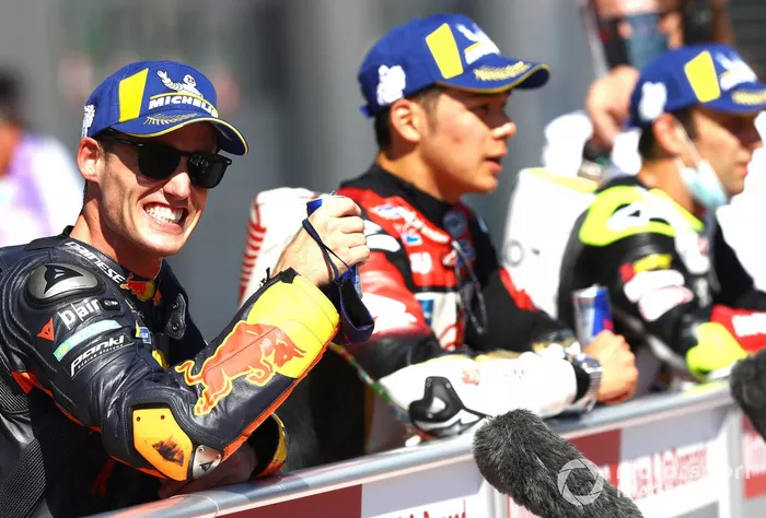 Ganador de la pole Pol Espargaró, Red Bull KTM Factory Racing