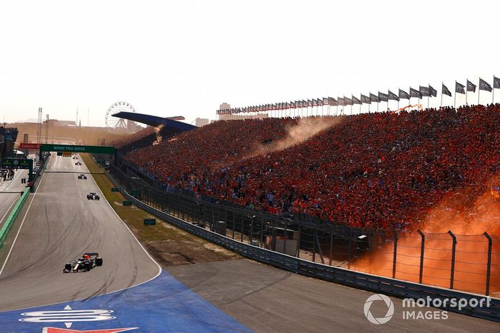 Max Verstappen, Red Bull Racing RB16B, Lewis Hamilton, Mercedes W12, Valtteri Bottas, Mercedes W12