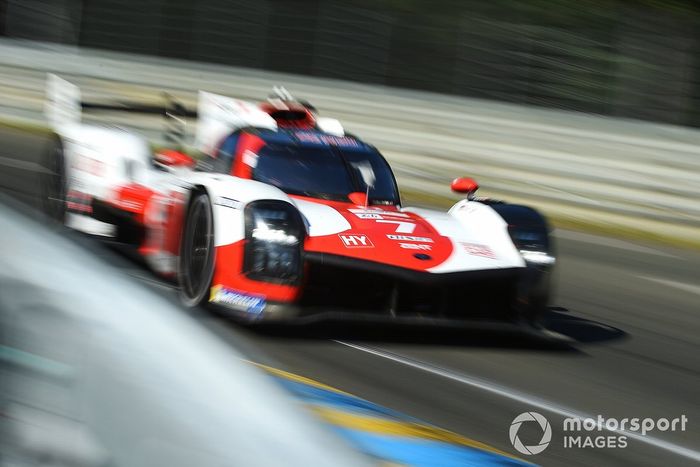 #7 Toyota Gazoo Racing Toyota GR010 - Hybrid Hypercar de Mike Conway, Kamui Kobayashi, Jose Maria Lopez