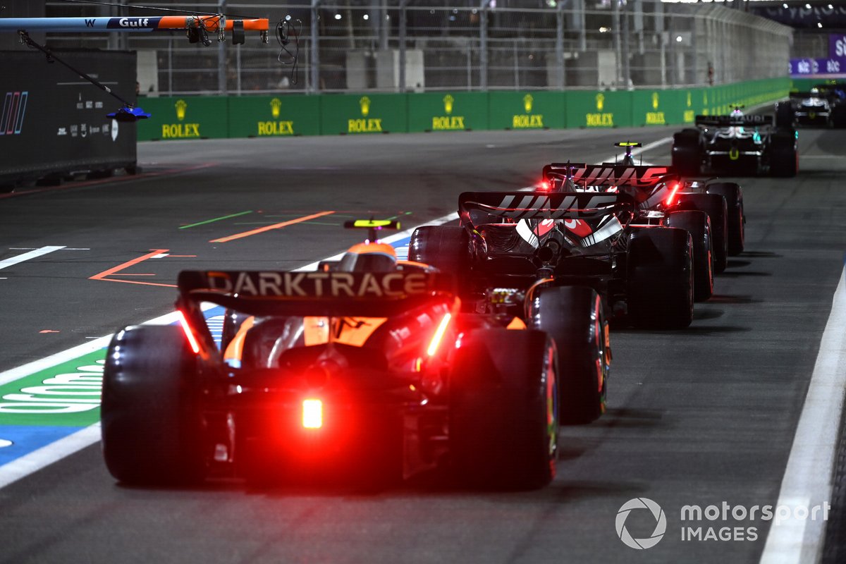 Nico Hulkenberg, Haas VF-23, Kevin Magnussen, Haas VF-23, Lando Norris, McLaren MCL60