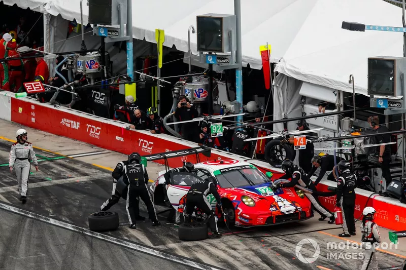#92 Kellymoss with Riley Porsche 911 GT3 R 992: David Brule, Alec Udell, Andrew Davis, Jeroen Bleekemolen