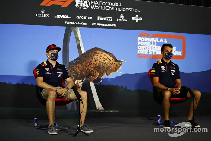 Max Verstappen, Red Bull Racing y Alex Albon, Red Bull Racing en la conferencia de prensa