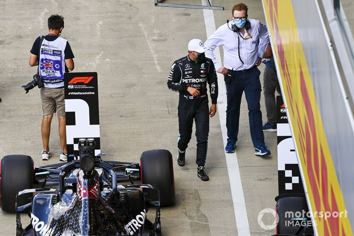 Segundo puesto Valtteri Bottas, Mercedes-AMG F1, en Parc Ferme 
