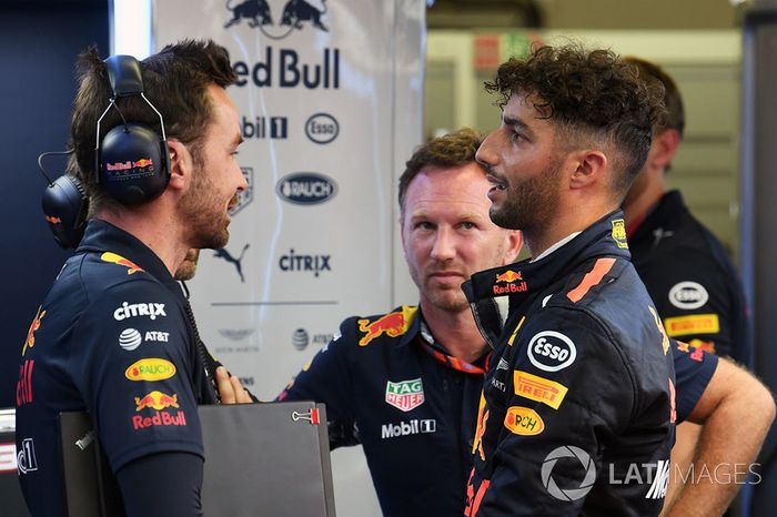 Christian Horner, director de Red Bull Racing Team y Daniel Ricciardo, Red Bull Racing