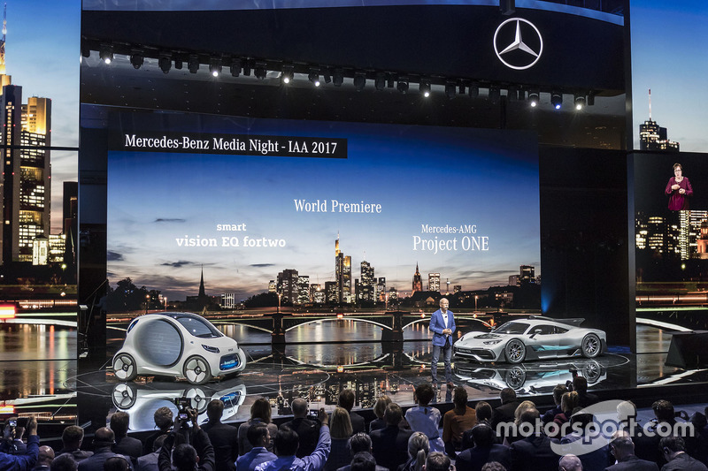 Dr. Dieter Zetsche, Chairman of the Board of Management of Daimler AG and Head of Mercedes-Benz Cars, with the showcar Mercedes-AMG Project ONE and the smart vision EQ fortwo