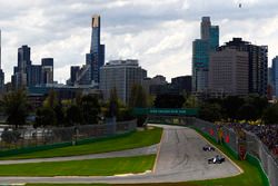 Pascal Wehrlein, Sauber C36, leads Daniil Kvyat, Scuderia Toro Rosso STR12