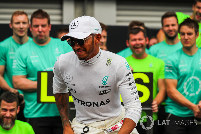 Race winner Lewis Hamilton, Mercedes AMG F1 celebrates, the team