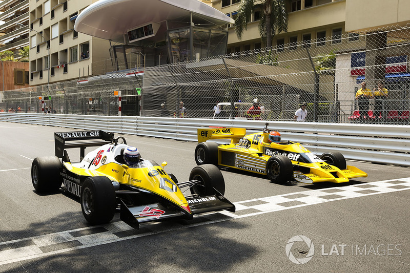 Ален Прост, Renault Sport F1 Team RE40, и Жан-Пьер Жабуй, Renault Sport F1 Team RS01