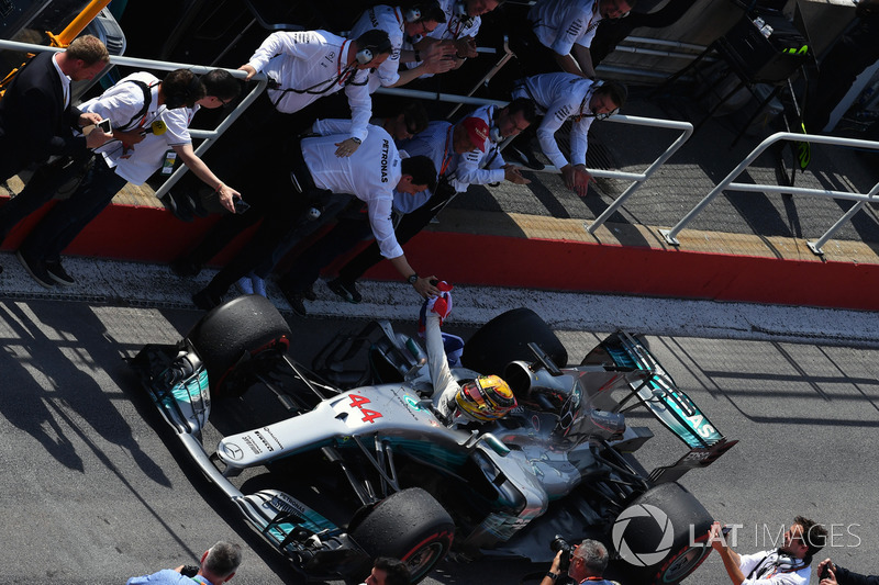 Race winner Lewis Hamilton, Mercedes AMG F1