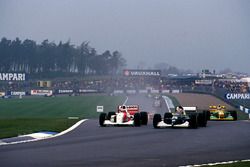 Karl Wendlinger, Sauber and Michael Andretti, Mclaren Ford make contact