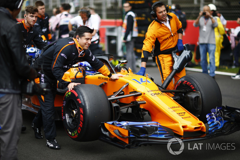 Fernando Alonso, McLaren, arrives on the grid