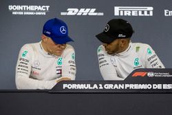 Valtteri Bottas, Mercedes-AMG F1 y Lewis Hamilton, Mercedes-AMG F1 en la conferencia de prensa