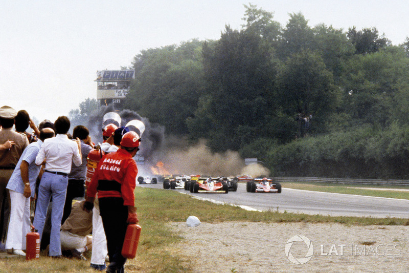 Multiple car accident which claimed the life of Ronnie Peterson, Lotus 78-Ford at the start