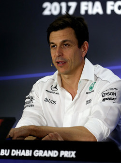Toto Wolff, Mercedes AMG F1 Director de Motorsport en la conferencia de prensa