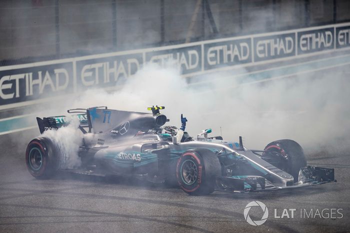 Ganador, Valtteri Bottas, Mercedes AMG F1 W08, celebra