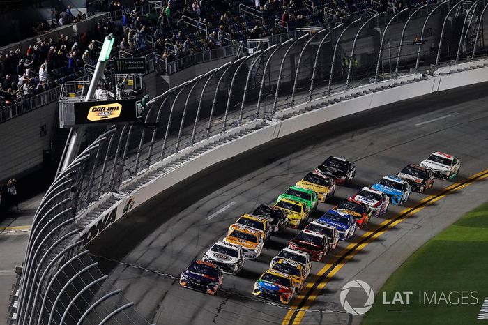 Arrancada: Denny Hamlin, Joe Gibbs Racing Toyota Camry lideran