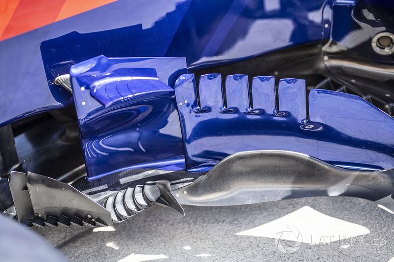 Bargeboard Scuderia Toro Rosso STR13