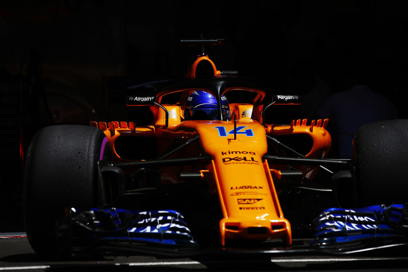 Fernando Alonso, McLaren MCL33, lascia il garage