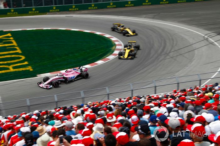 Esteban Ocon, Force India VJM11,  por delante de  Nico Hulkenberg, Renault Sport F1 Team R.S. 18 y Carlos Sainz, Renault