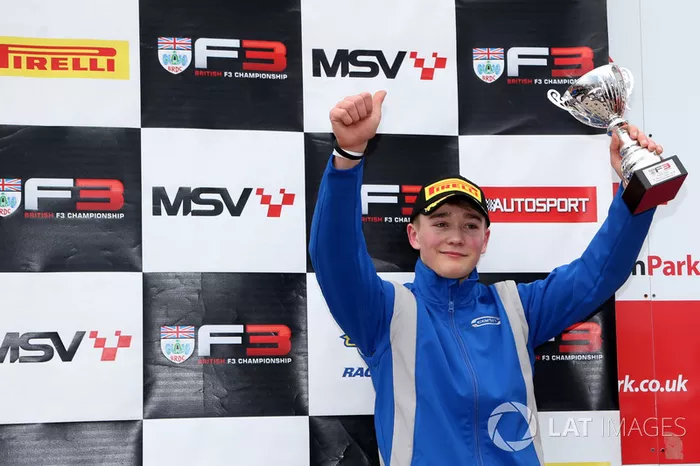 Podium: derde plaats Billy Monger, Carlin