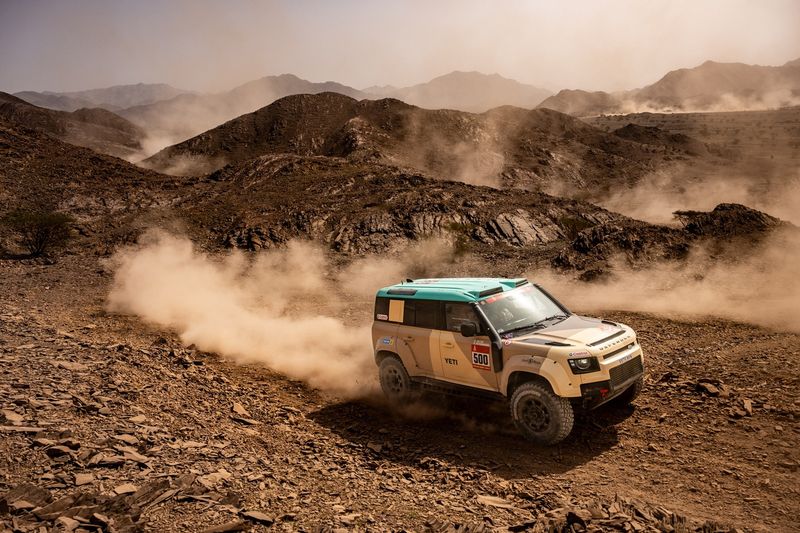 #500 Defender Rally, Defender D7X-R: Stéphane Peterhansel, Michael Metge 