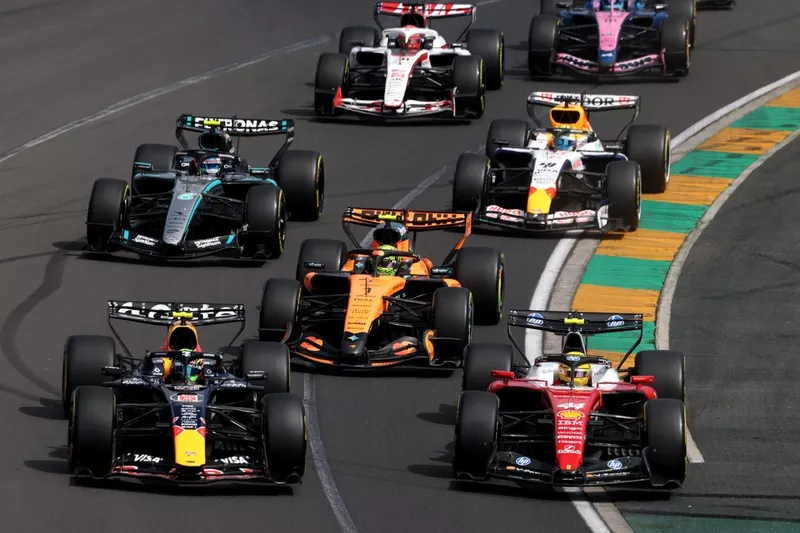 Lewis Hamilton, Ferrari, Isack Hadjar, Red Bull Racing