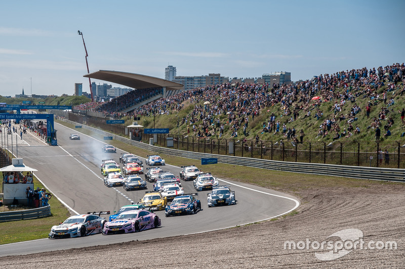 Start: Robert Wickens, Mercedes-AMG Team HWA, Mercedes-AMG C63 DTM; Christian Vietoris, Mercedes-AMG