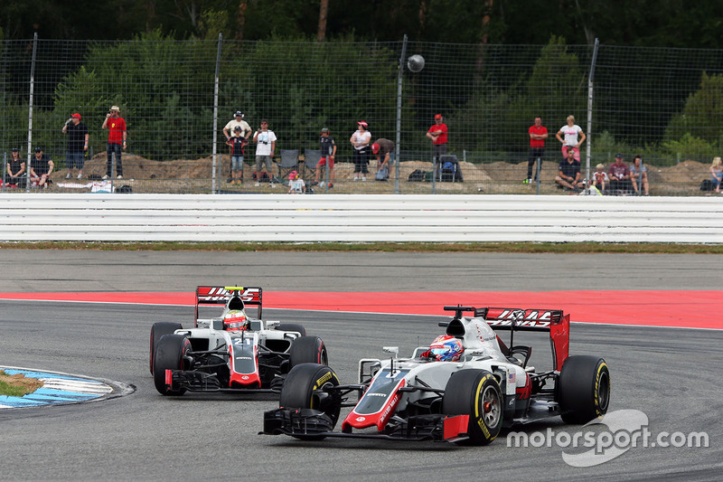 Romain Grosjean, Haas F1 Team VF-16 leads team mate Esteban Gutierrez, Haas F1 Team VF-16