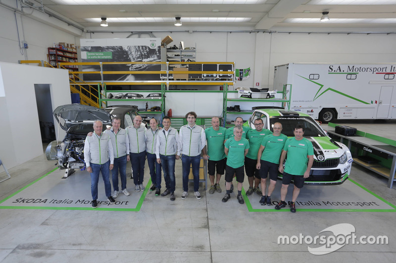 Umberto Scandola con il team