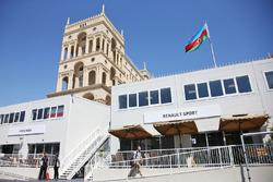 La bâtiment de Renault Sport F1 Team dans le paddock